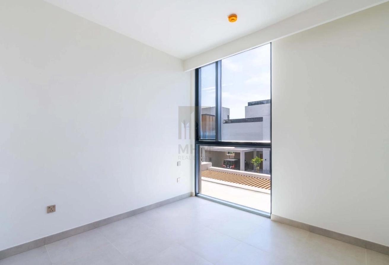 Corner Unit | Single Row | Pool and Park Backing photo 18