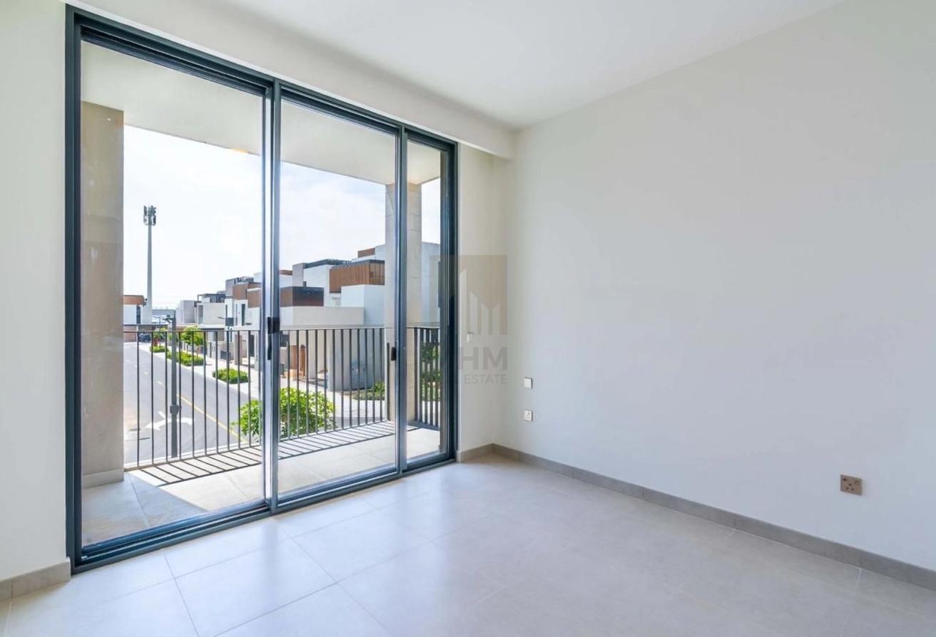 Corner Unit | Single Row | Pool and Park Backing photo 9