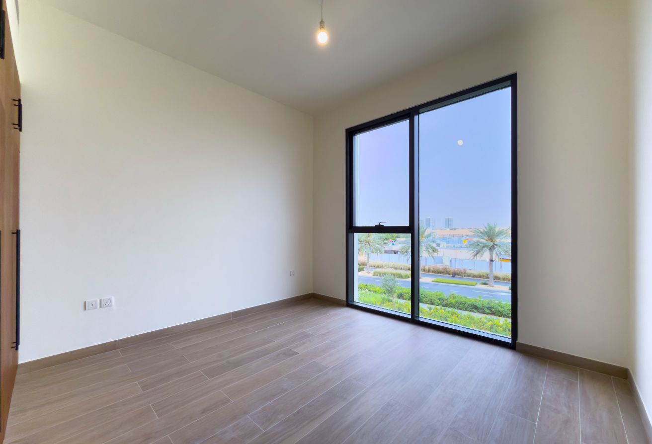 1 bedroom apartment in Holland Gardens, Town Square: 7