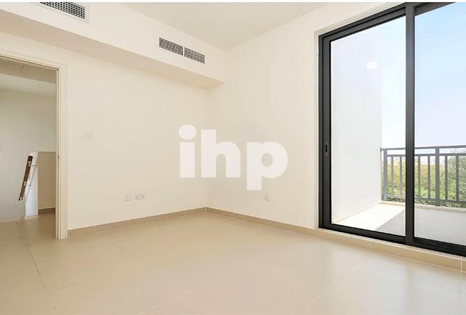 Vacant | Green Belt - Back | Unfurnished photo 2