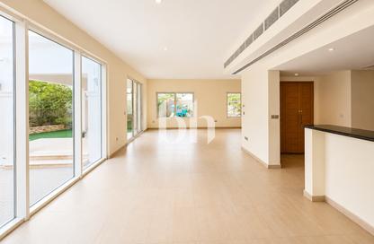 Villa - 4 - 4 for rent in Legacy Nova Villas - District 9 - Jumeirah Park - Dubai