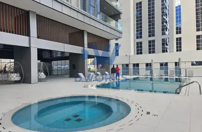 Apartment - 1 Bedroom - 2 Bathrooms for rent in Royal Regency - Business Bay - Dubai