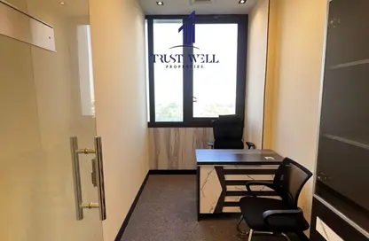 Business Centre - Studio - 4 Bathrooms for rent in Dar Al Salam Building - Corniche Road - Abu Dhabi