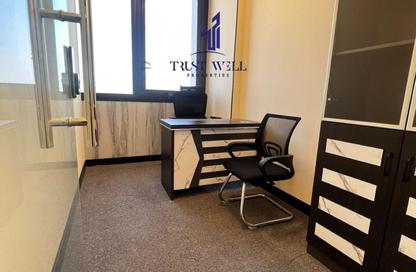 Business Centre - Studio - 4 Bathrooms for rent in Dar Al Salam Building - Corniche Road - Abu Dhabi