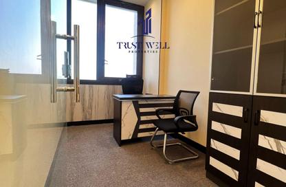 Business Centre - Studio - 4 Bathrooms for rent in Dar Al Salam Building - Corniche Road - Abu Dhabi
