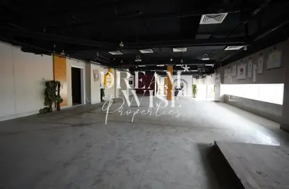 متجر - استوديو - 2 حمامات للايجار في الروضة - أبوظبي