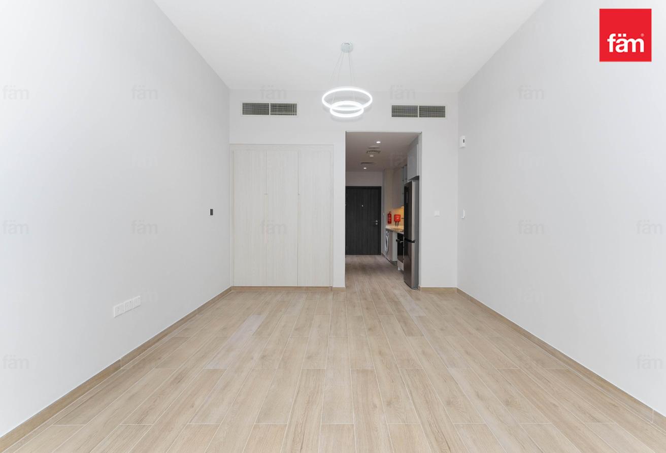 Brand New Studio | Business Bay | Vacant photo 4