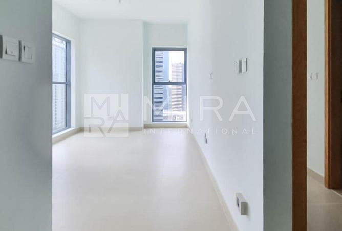 High Floor | Ready to Move | Bright photo 2