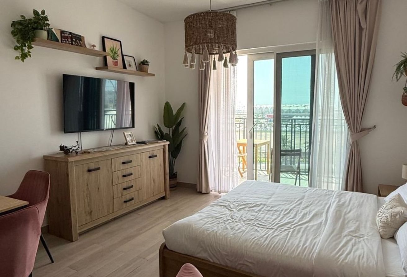 Elegant Studio | Furnished | Canal View