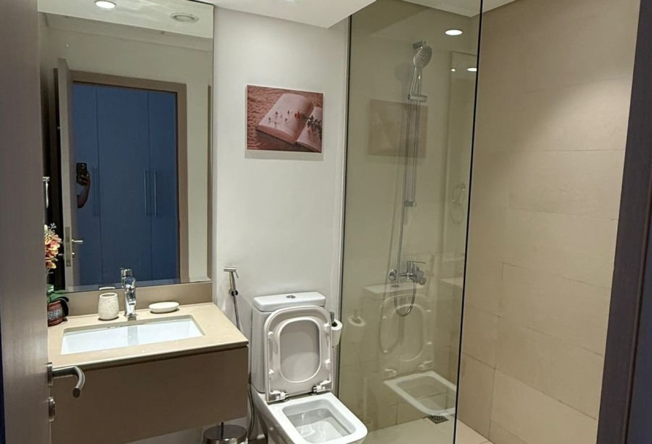 Elegant Studio | Furnished | Canal View