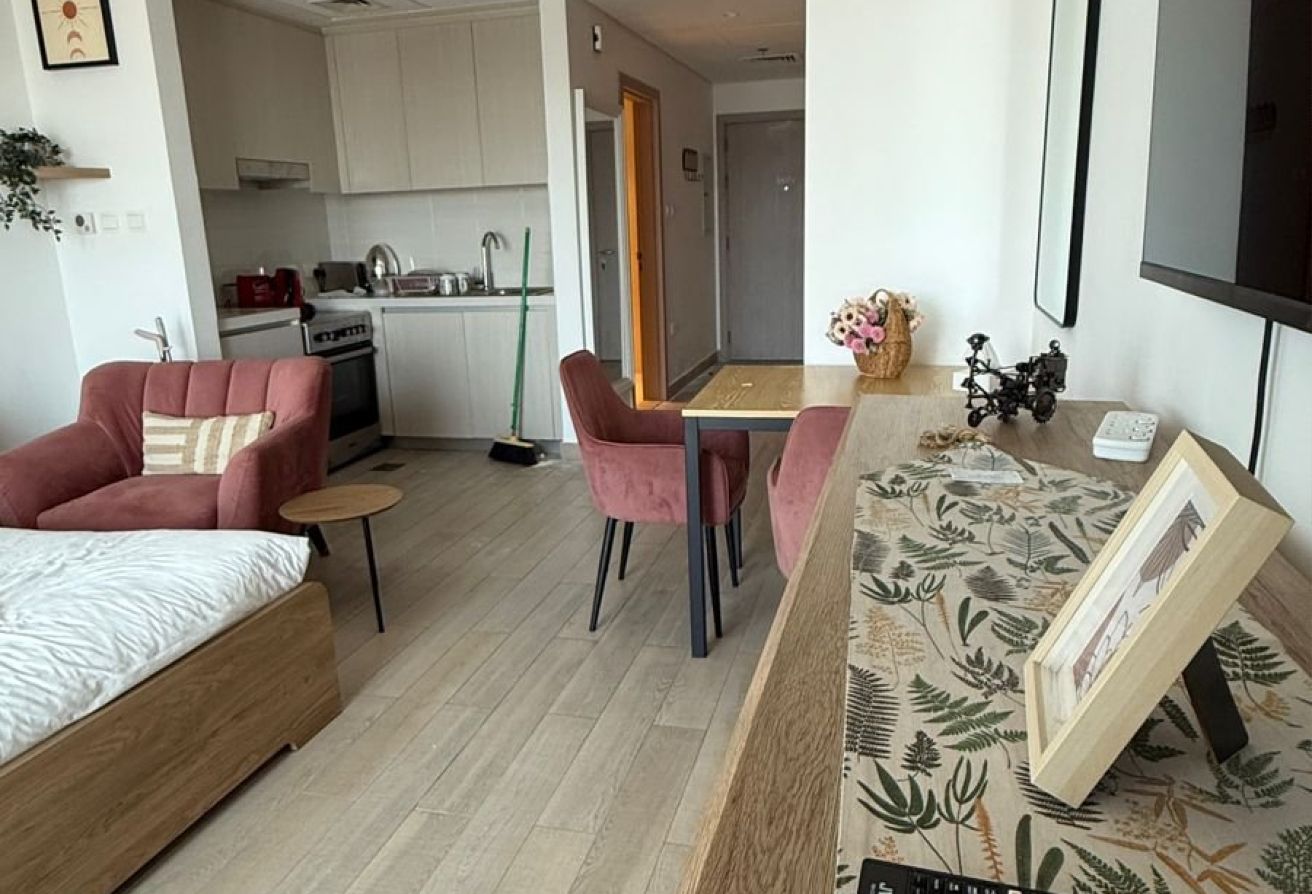 Elegant Studio | Furnished | Canal View