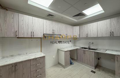 Apartment - 2 - 3 for rent in Tourist Club Area - Abu Dhabi