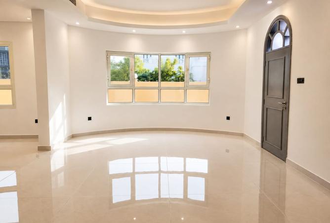 121110016 - Property Image 2