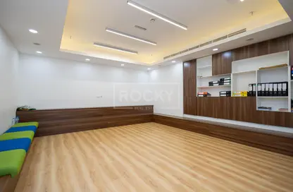 مكتب - استوديو للبيع في برج لطيفة - شارع الشيخ زايد - دبي