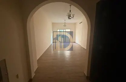 شقة - غرفة نوم - 2 حمامات للايجار في تجارية مويلح - الشارقة