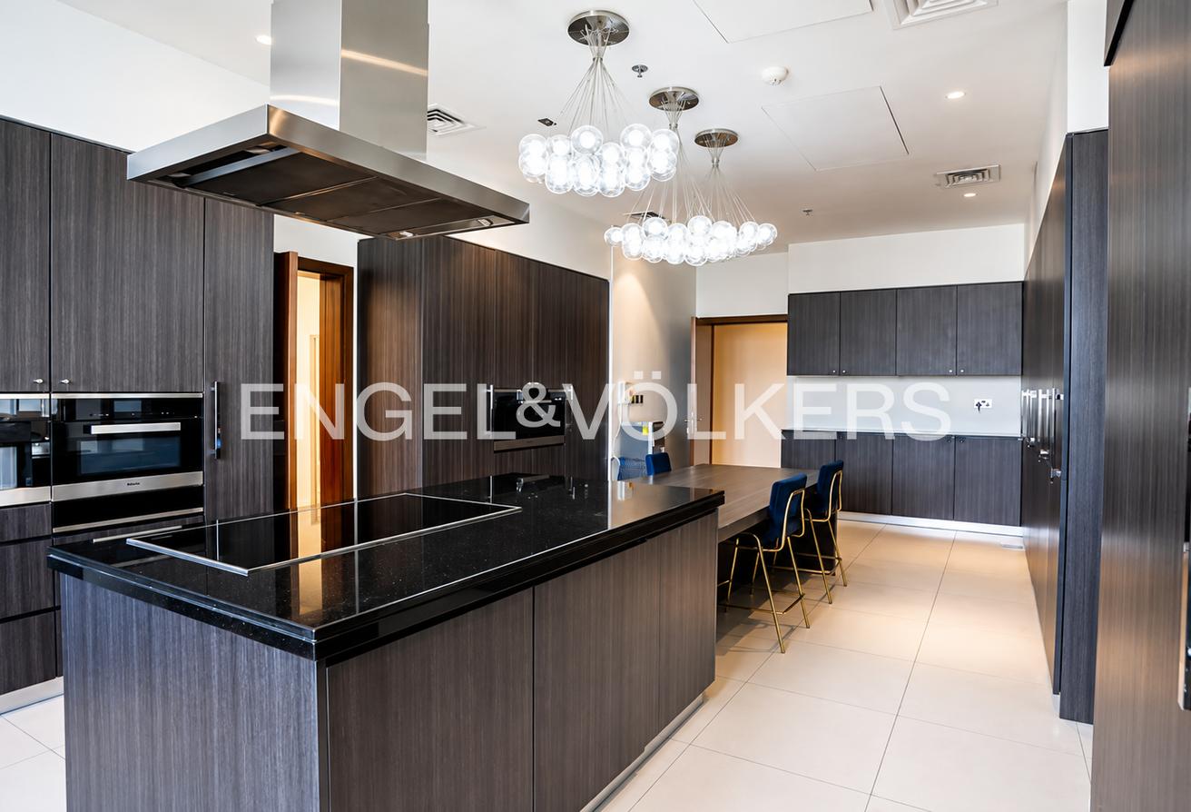 Penthouse | Private Pool | Burj Khalifa View photo 14