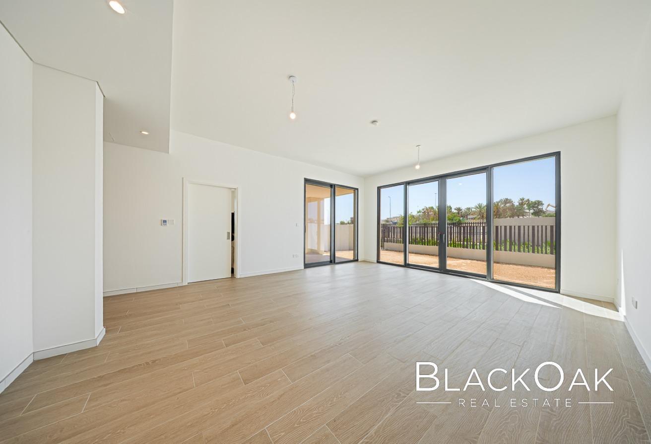 4BR Townhouse | Large Plot | Vacant | Vastu photo 4