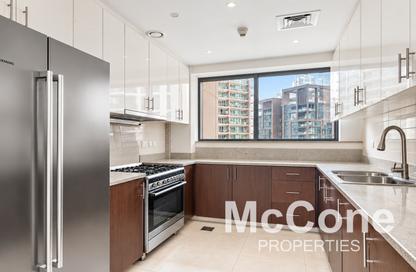 Apartment - 2 - 3 for rent in Boulevard Crescent Tower 2 - BLVD Crescent - Downtown Dubai - Dubai