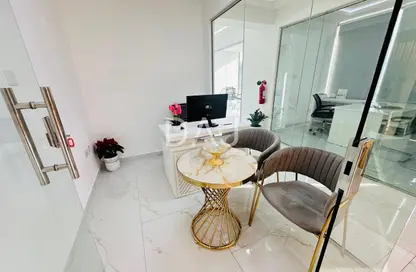 مكتب - غرفة نوم - 1 حمام للايجار في ريم ريزدنسي - الكرامة - دبي