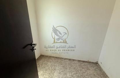 شقة - 2 غرف نوم - 3 حمامات للايجار في شارع التعاون الجديد - التعاون - الشارقة