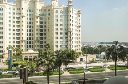 Apartment - 2 Bedrooms - 3 Bathrooms for sale in Al Hallawi - Shoreline Apartments - Palm Jumeirah - Dubai