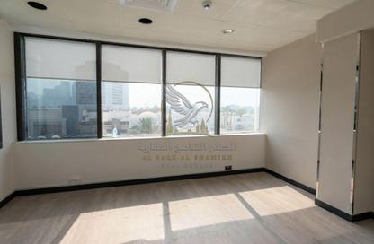 Business Centre - Studio - 3 Bathrooms for rent in Lake Tower - Al Majaz 1 - Al Majaz - Sharjah
