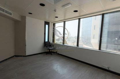 Business Centre - Studio - 3 Bathrooms for rent in Lake Tower - Al Majaz 1 - Al Majaz - Sharjah