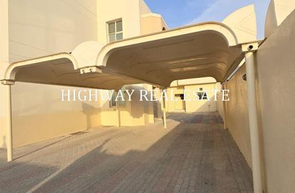 Villa - 4 - 5 for rent in Al Falaj - Al Riqqa - Sharjah