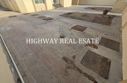 Villa - 4 - 5 for rent in Al Falaj - Al Riqqa - Sharjah