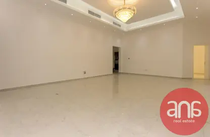 Villa - 5 Bedrooms - 6 Bathrooms for rent in Al Aweer 1 - Al Aweer - Dubai
