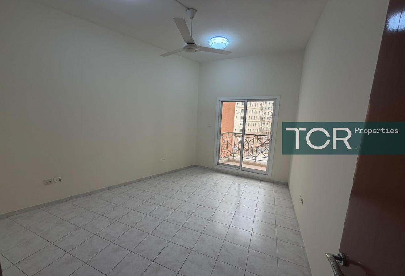 Company staff Welcome| 2BHK with balcony for Rent photo 6