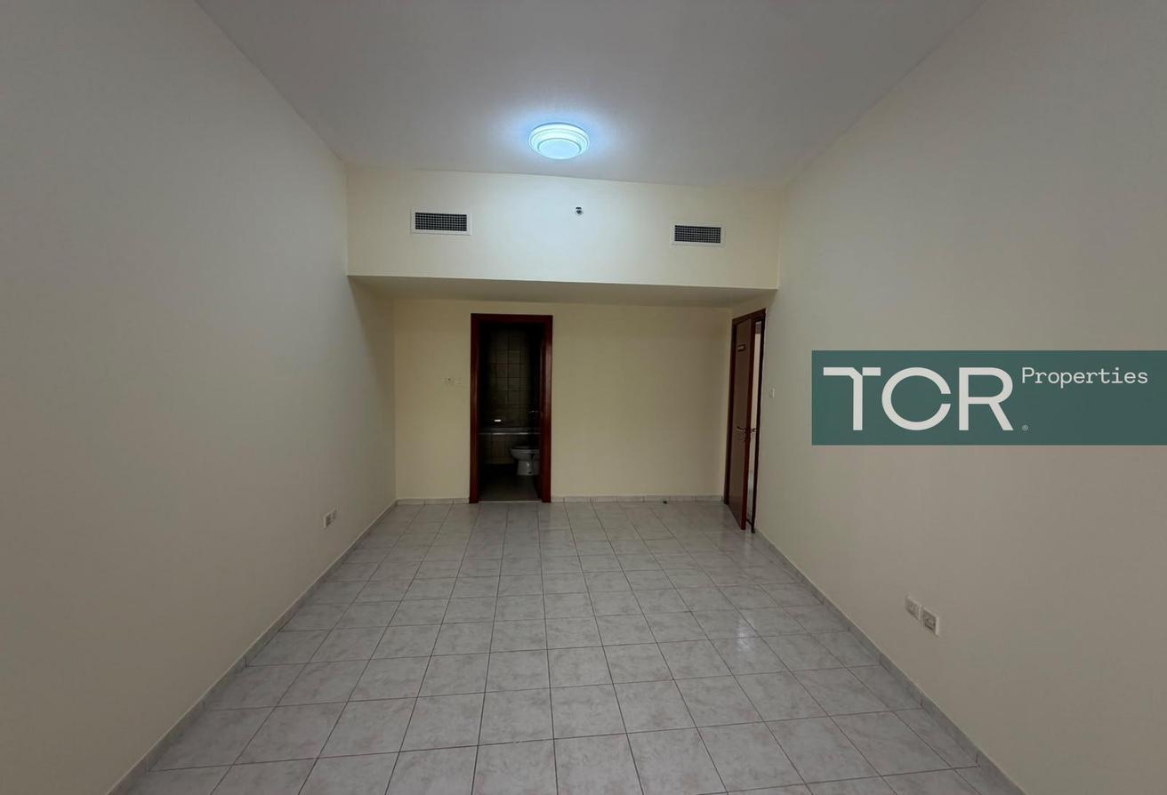 Company staff Welcome| 2BHK with balcony for Rent photo 4