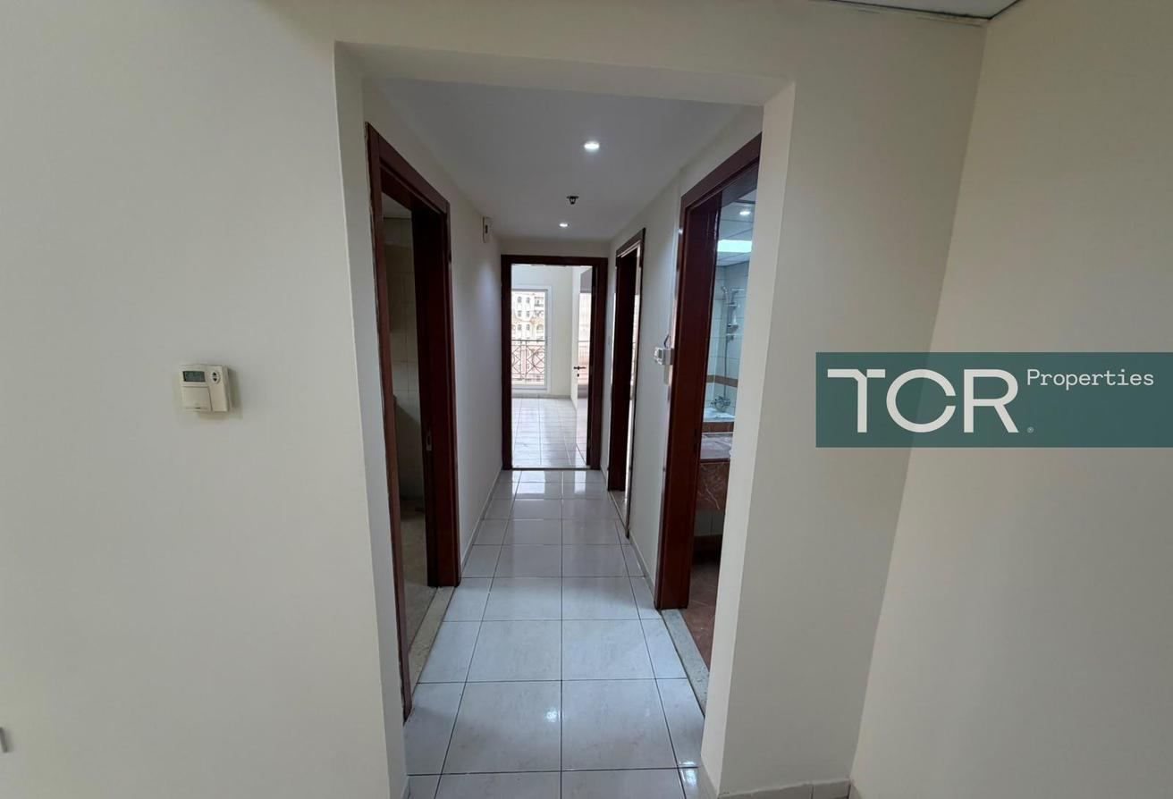 Company staff Welcome| 2BHK with balcony for Rent photo 3