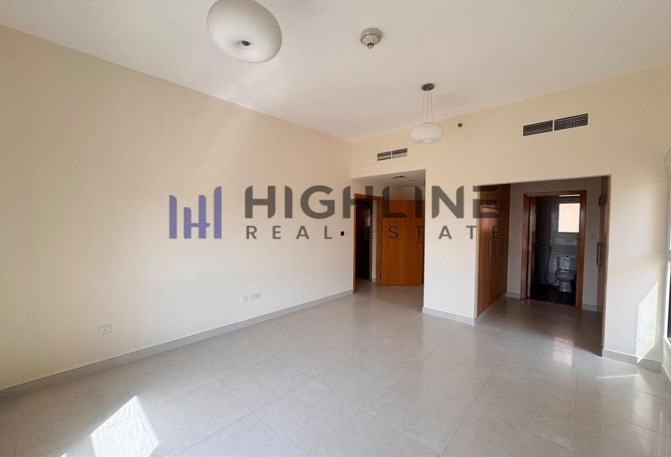 Spacious 3BR + Maid + Laundry | High Floor | Stunning Villa View photo 9