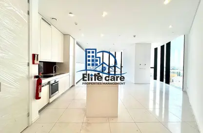 Apartment - 2 Bedrooms - 3 Bathrooms for rent in Burj Mohammed Bin Rashid at WTC - Corniche Road - Abu Dhabi