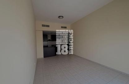 شقة - 2 غرف نوم - 3 حمامات للبيع في المبنى 153 - طراز حديث - ديسكفري جاردنز - دبي