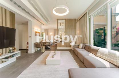 Villa - 4 - 5 for sale in Legacy Nova Villas - District 9 - Jumeirah Park - Dubai