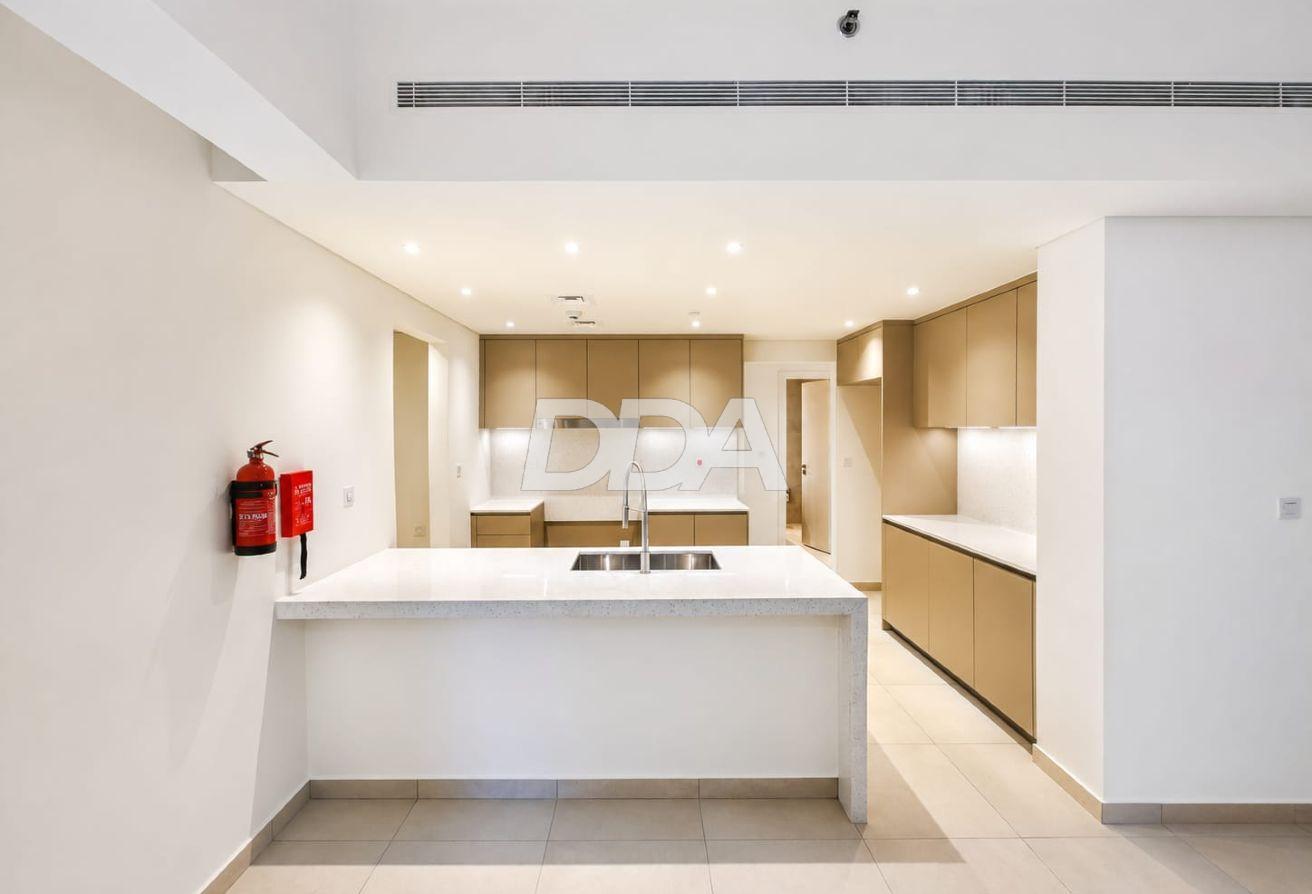LUXURY 4BR + MAID | LARGE LAYOUT | PRIME LOCATION photo 2