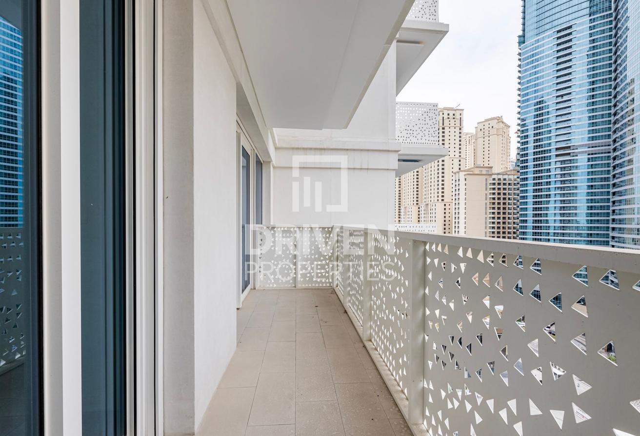 Brand New | Luxury Apt with Beach Access photo 10