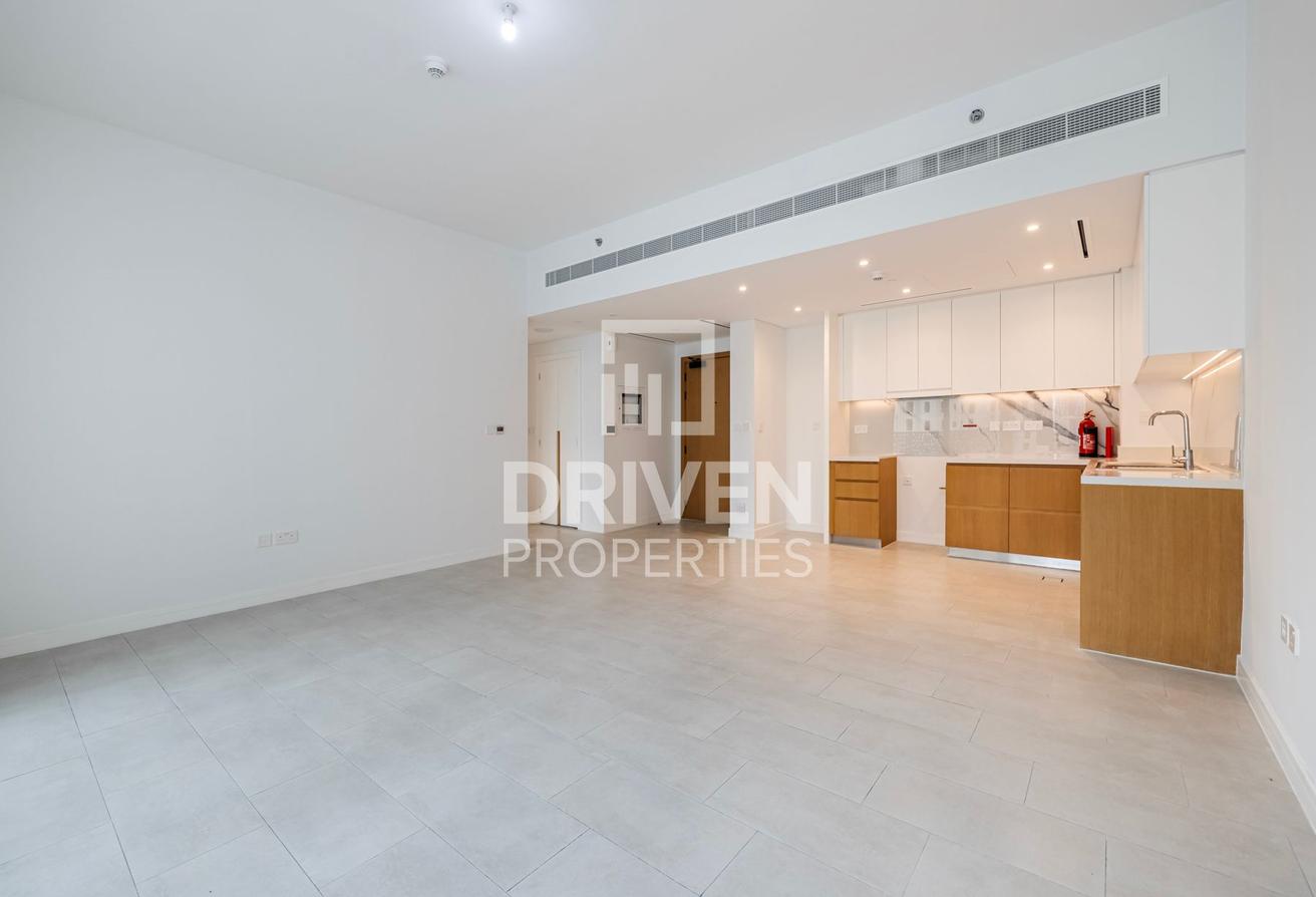 Brand New | Luxury Apt with Beach Access photo 4