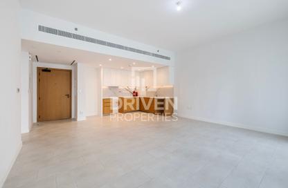 Apartment - 1 - 2 for rent in La Vie - Jumeirah Beach Residence - Dubai
