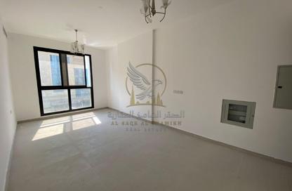 شقة - 2 - 3 للايجار في الجرف 3 - الجرف - عجمان