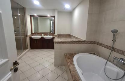 Apartment - 2 Bedrooms - 3 Bathrooms for rent in Palm Jumeirah - Dubai