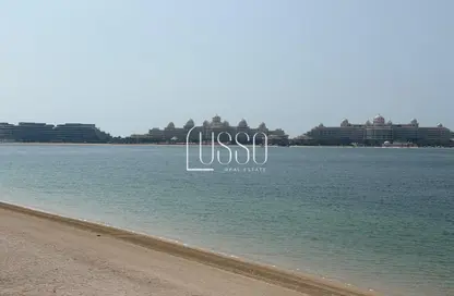 Villa - 4 Bedrooms - 6 Bathrooms for sale in Garden Homes Frond L - Garden Homes - Palm Jumeirah - Dubai