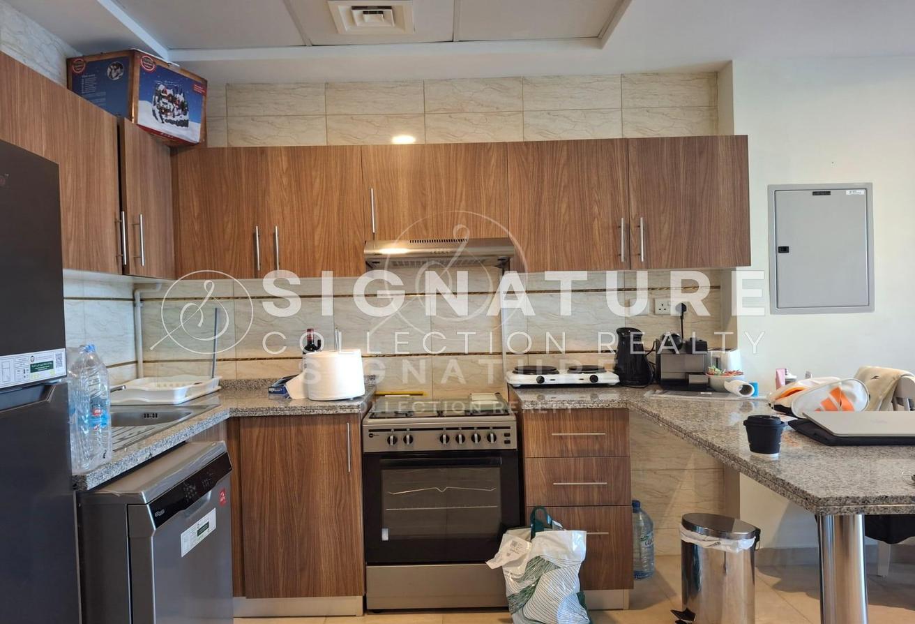 High Floor | Vacant | Well maintained photo 5