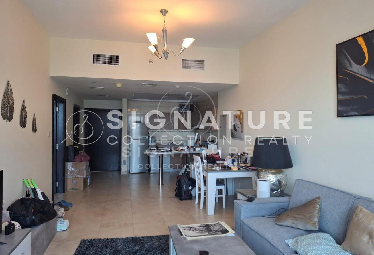 High Floor | Vacant | Well maintained photo 3