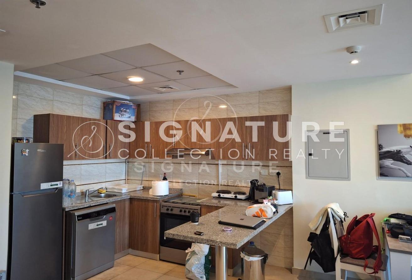 High Floor | Vacant | Well maintained photo 6