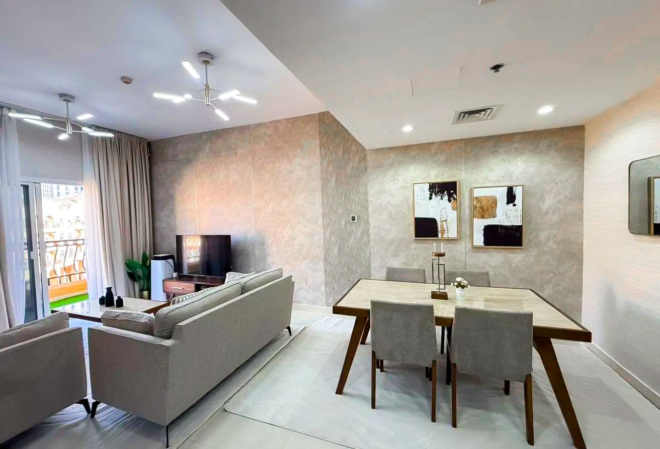 Luxury 1BD | Pool View | Up to 12 Cheques