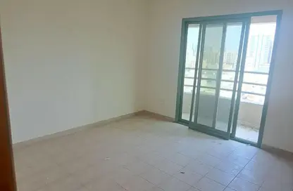 Apartment - 2 Bedrooms - 2 Bathrooms for rent in Corniche Tower - Ajman Corniche Road - Ajman