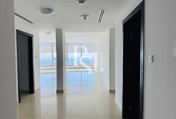 3-bed apartment in Sky Tower · Maid's room · Mangrove view — photo 3